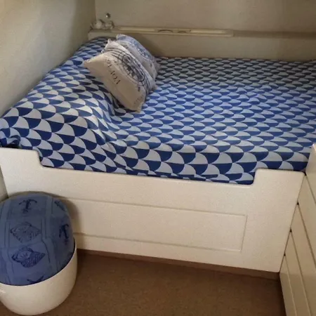 Yacht ספינת מלון רוזיניאנו סולבאי